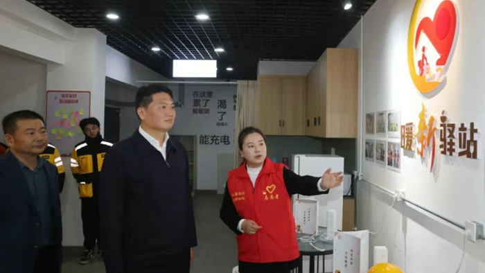 姜冬冬到医药高新区（高港区）宣讲党的二十届四中全会精神并调研